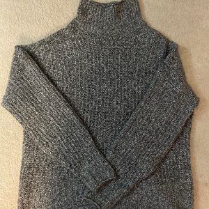 AMERICAN EAGLE TURTLENECK SWEATER